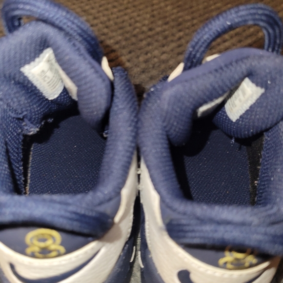 Nike Kids Sneakers in White and Navy - Picture 9 of 11